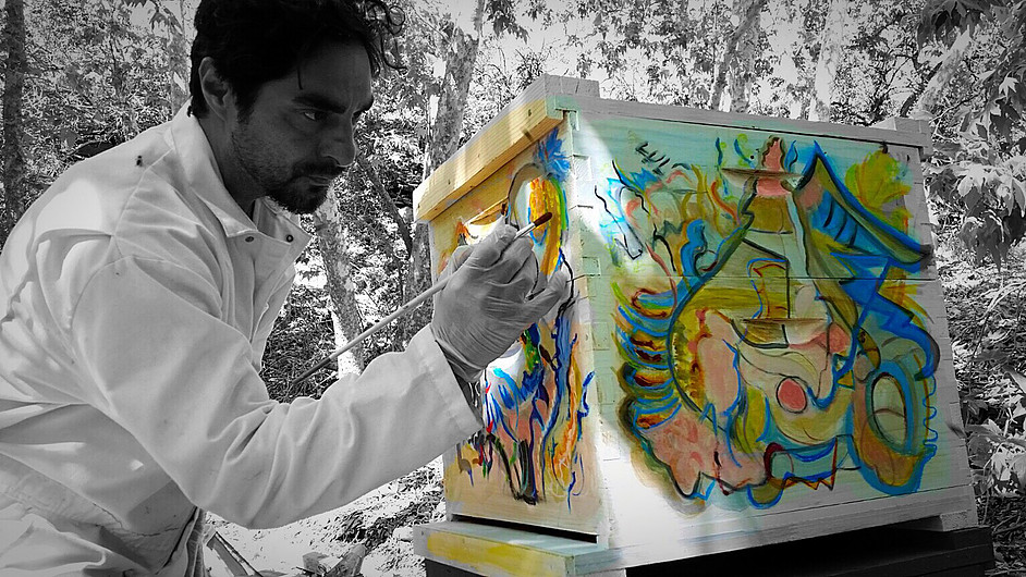 Steve Downs painting a bee box